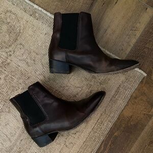 Vintage brown Frye Chelsea Boots